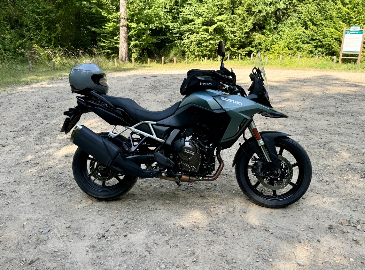 Suzuki V-Strom 800 &ndash; drogowy motocykl adventure. Godny następca modelu 650? [test w trasie, opinia, recenzja, dane techniczne, cena, 2024]