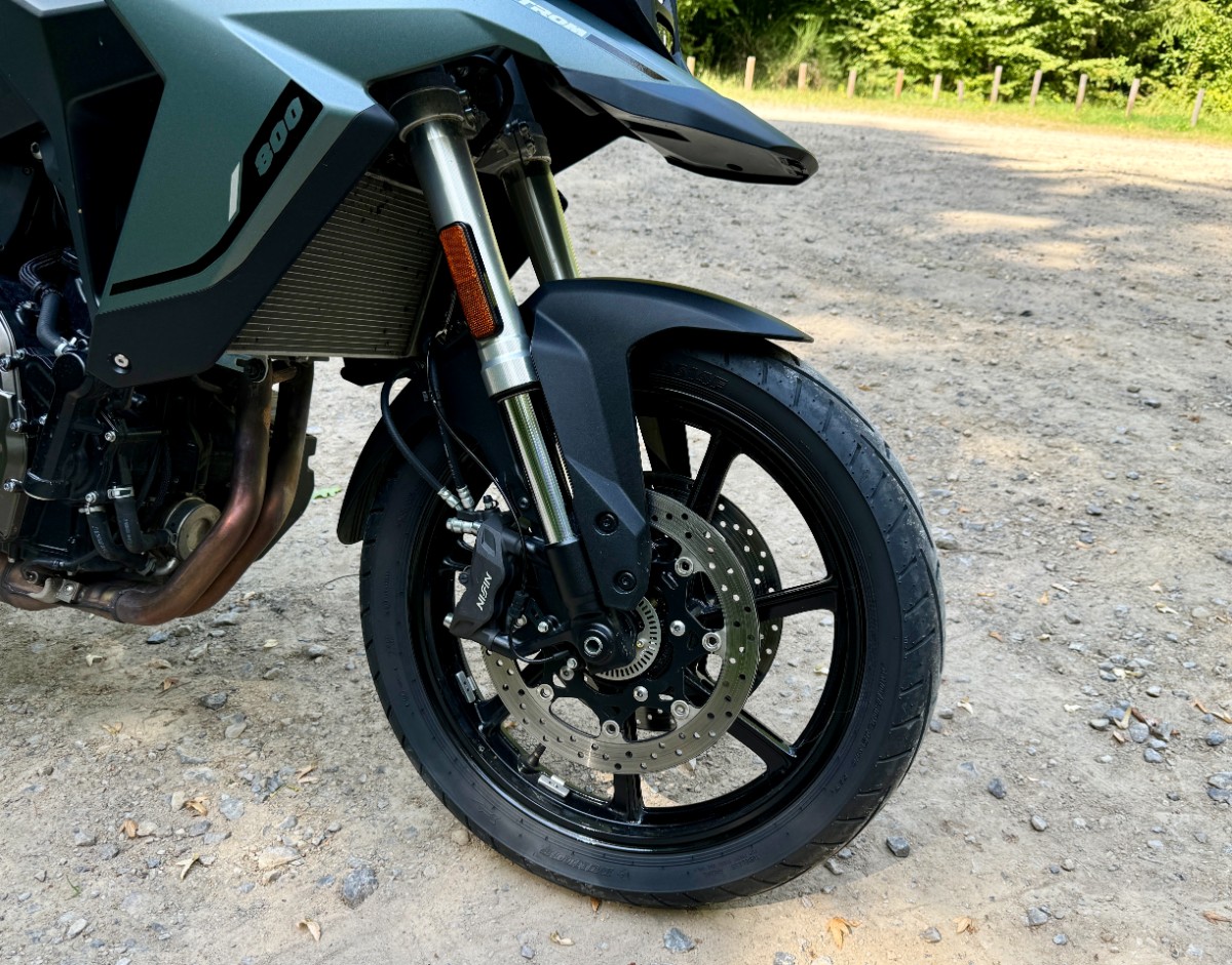 Suzuki V-Strom 800 &ndash; drogowy motocykl adventure. Godny następca modelu 650? [test w trasie, opinia, recenzja, dane techniczne, cena, 2024]