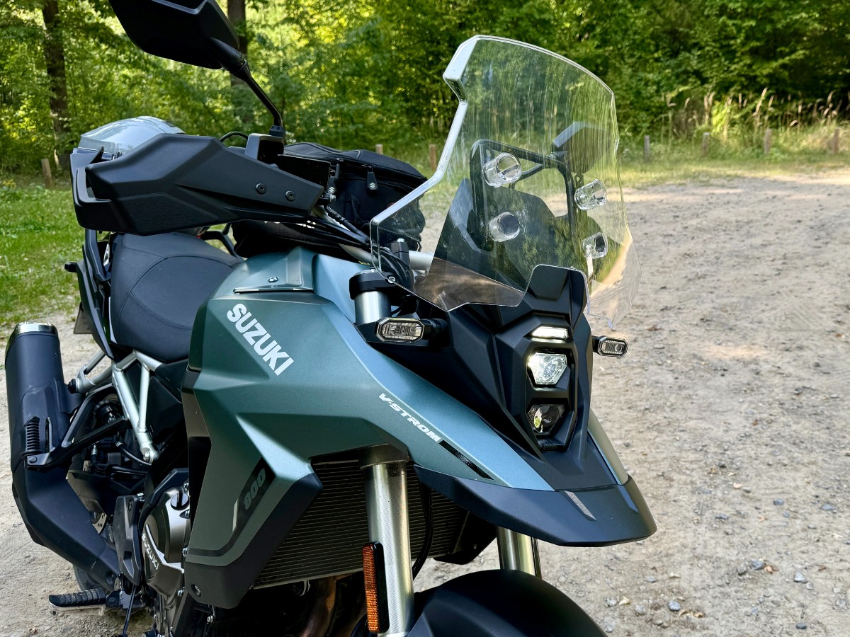Suzuki V-Strom 800 &ndash; drogowy motocykl adventure. Godny następca modelu 650? [test w trasie, opinia, recenzja, dane techniczne, cena, 2024]