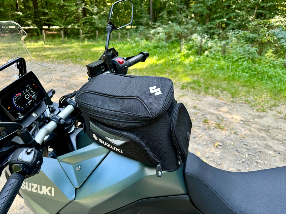 Motocyklowa torba na zbiornik SW-Motech Pro Daypack: idealny tankbag na co dzień i do turystyki [test, opinia, cena, pojemność, jakie mocowanie, tankring]