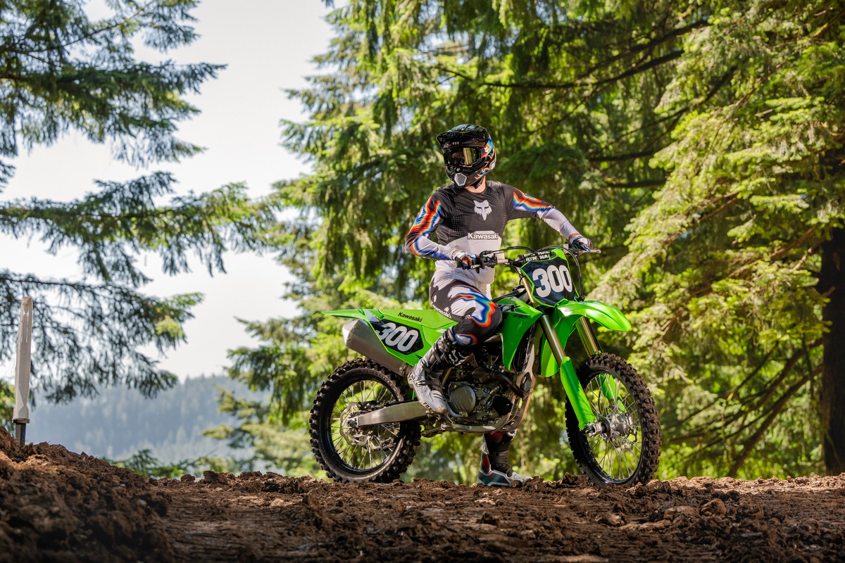 Kawasaki KX250 na sezon 2025: zielona dominacja w motocrossie i cross country