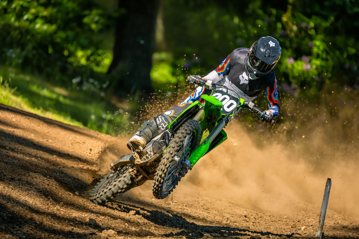 Kawasaki KX250 na sezon 2025: zielona dominacja w motocrossie i cross country