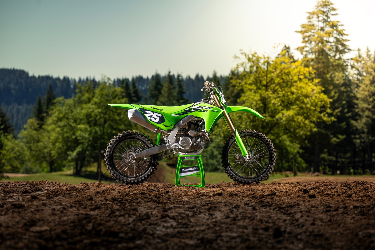Kawasaki KX250 na sezon 2025: zielona dominacja w motocrossie i cross country