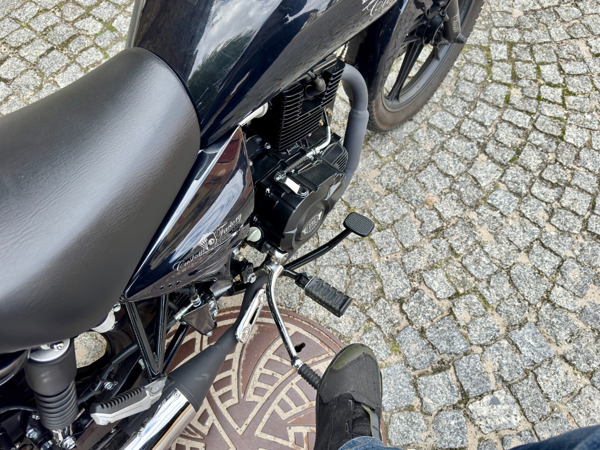 Barton Classic 125: ekonomiczny i przyjemnie prawdziwy motocykl [test, opinia, recenzja, cena, dane techniczne, kat. B]