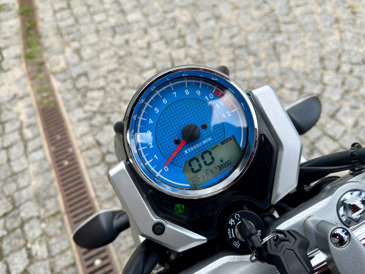 Barton Classic 125: ekonomiczny i przyjemnie prawdziwy motocykl [test, opinia, recenzja, cena, dane techniczne, kat. B]