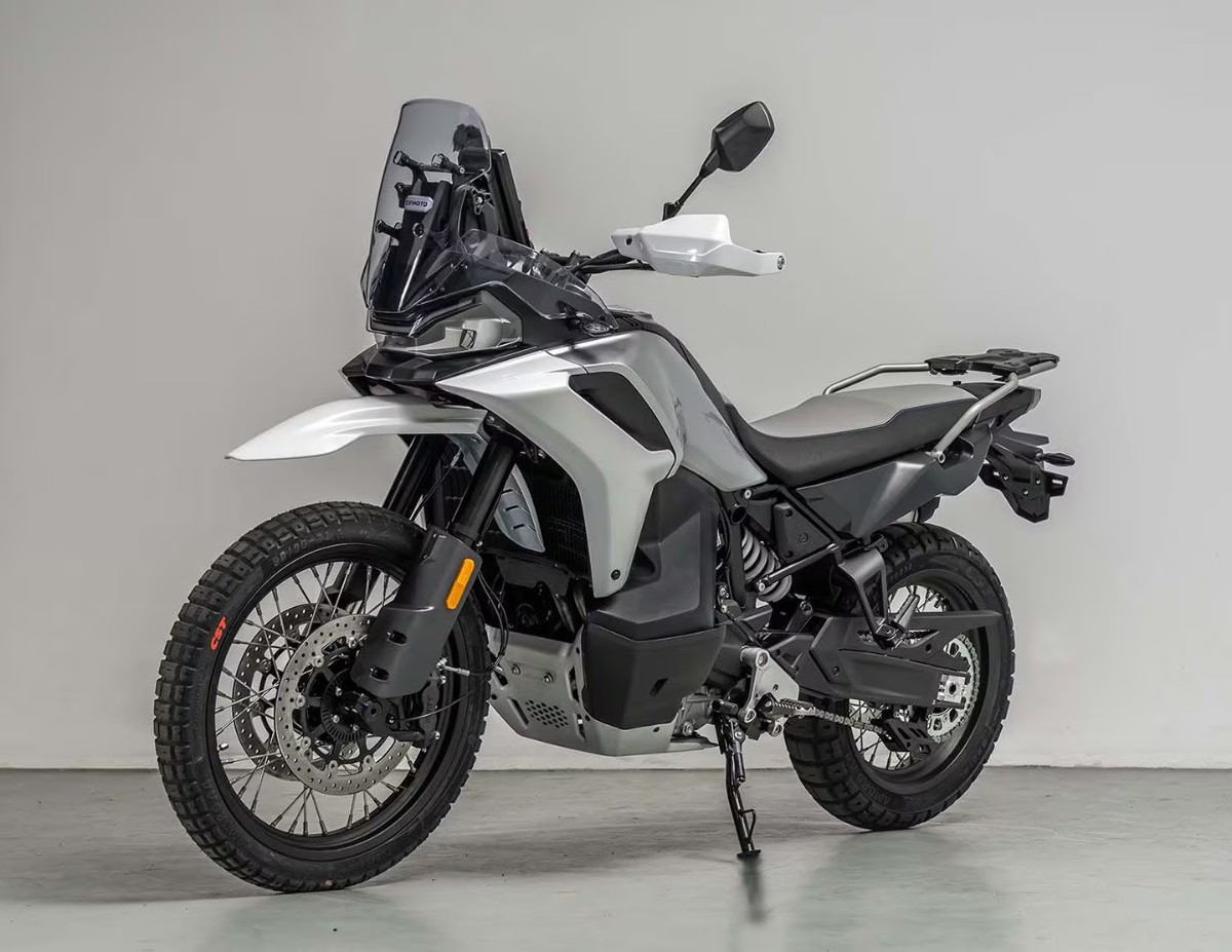 CFMoto 800 MT-X na chwilę przed premierą. Czy model produkcyjny zobaczymy już na targach EICMA 2024? [dane techniczne, cena]
