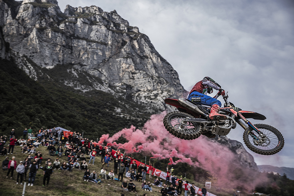 Pierwszy tytuł w motocrossie dla motocykla Ducati. Alessandro Lupino został mistrzem Włoch