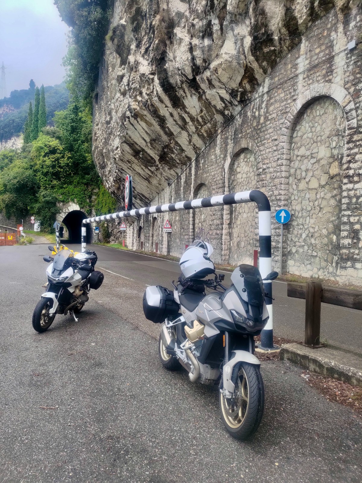 Na Mandello do Mandello. Dziennik motocyklowej podr&oacute;ży do kolebki Moto Guzzi [trasa, mapki, relacja, Włochy]