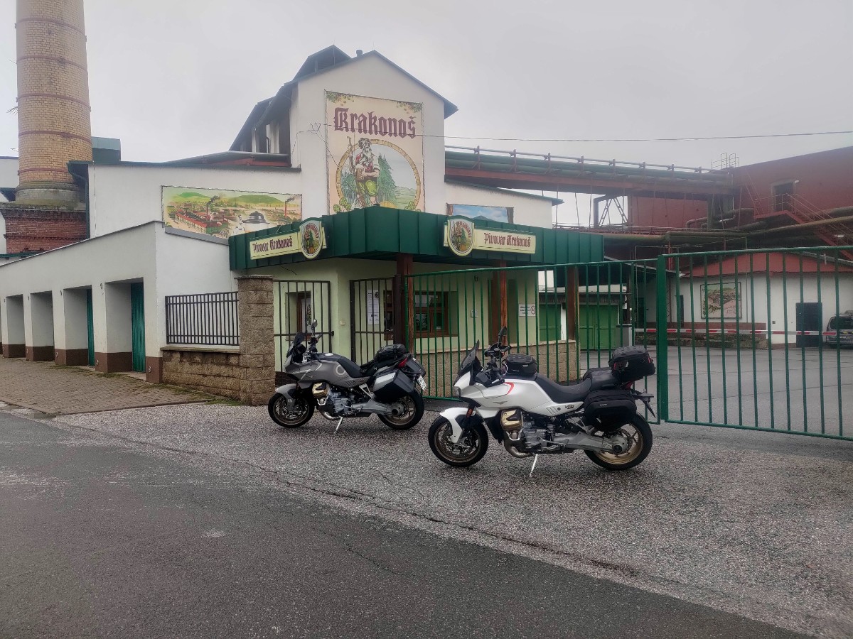 Na Mandello do Mandello. Dziennik motocyklowej podr&oacute;ży do kolebki Moto Guzzi [trasa, mapki, relacja, Włochy]