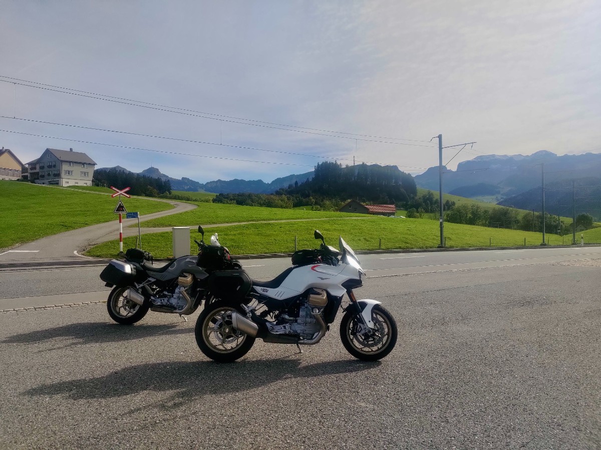 Na Mandello do Mandello. Dziennik motocyklowej podr&oacute;ży do kolebki Moto Guzzi [trasa, mapki, relacja, Włochy]