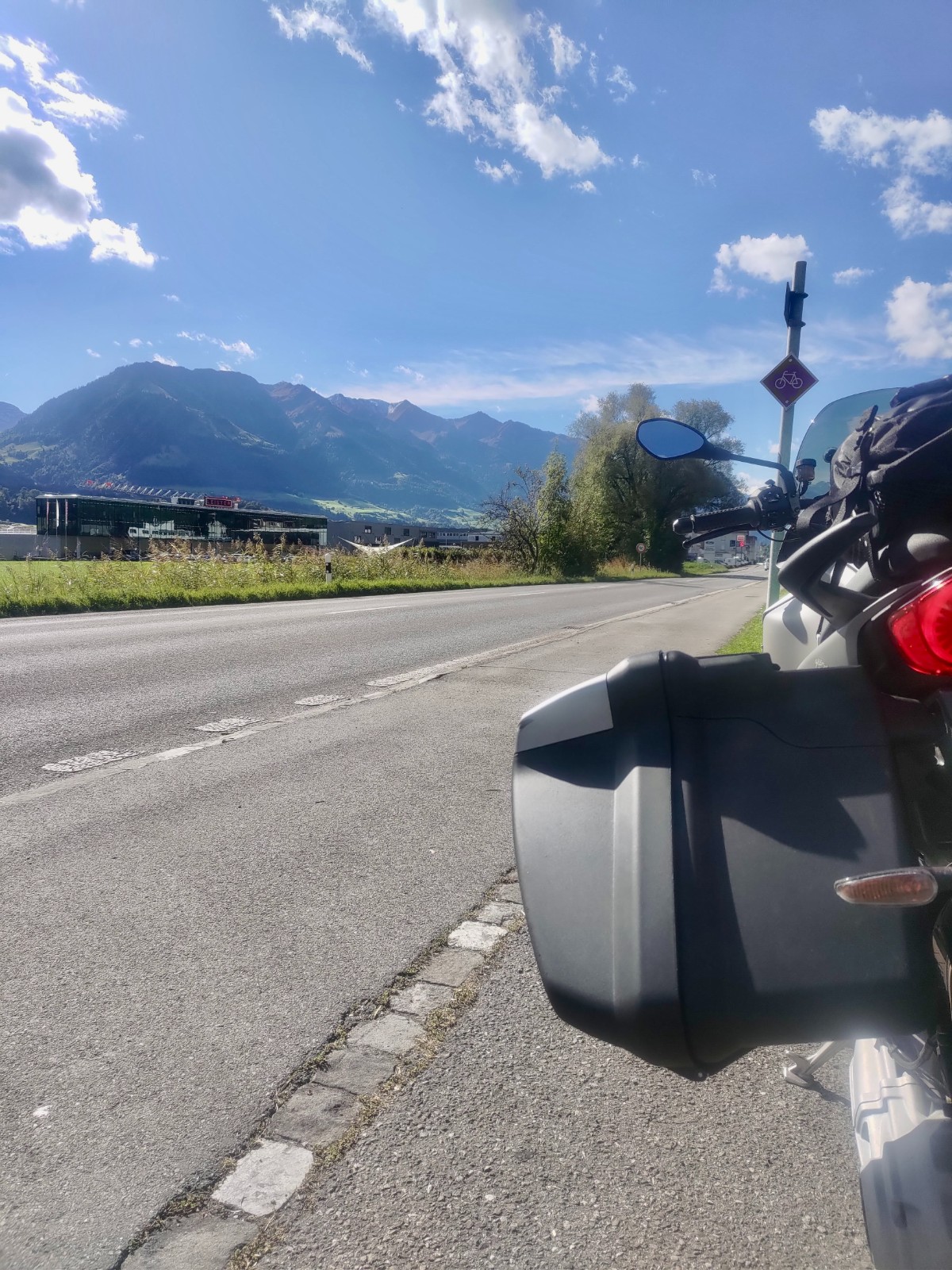 Na Mandello do Mandello. Dziennik motocyklowej podr&oacute;ży do kolebki Moto Guzzi [trasa, mapki, relacja, Włochy]