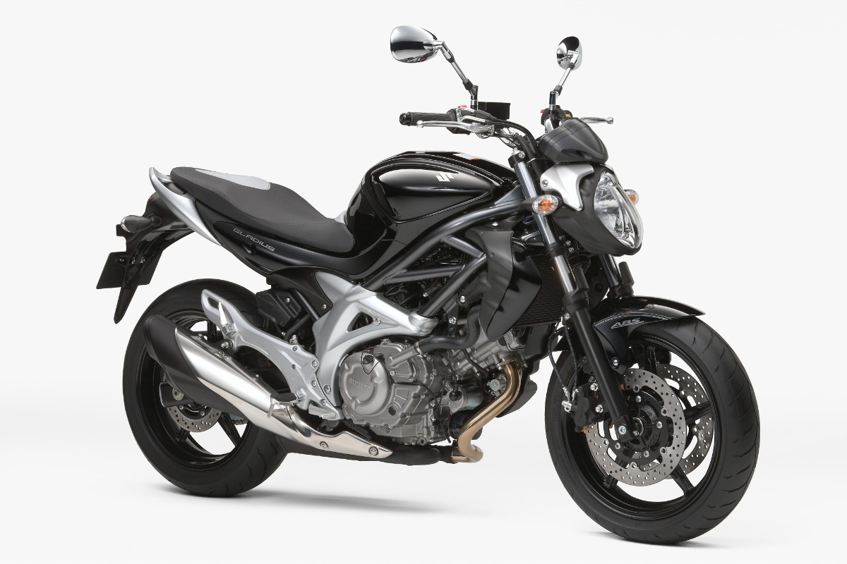 Suzuki SV650: ćwierć wieku wspaniałej historii. Koniec produkcji zasłużonego japońskiego nakeda [wersje, generacje, dane techniczne]