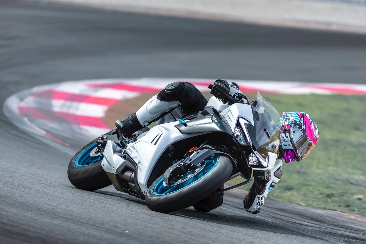 CFMoto 675SR R 1.jpg