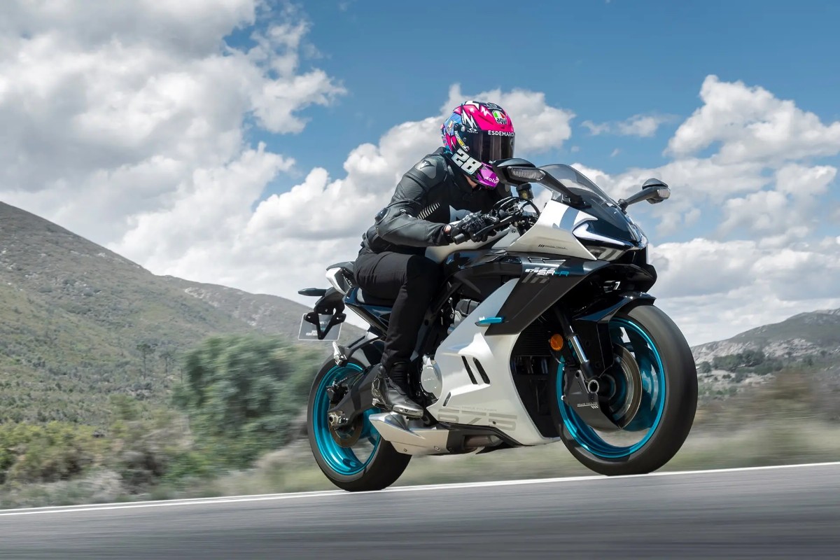 CFMoto 675SR R 3.jpg