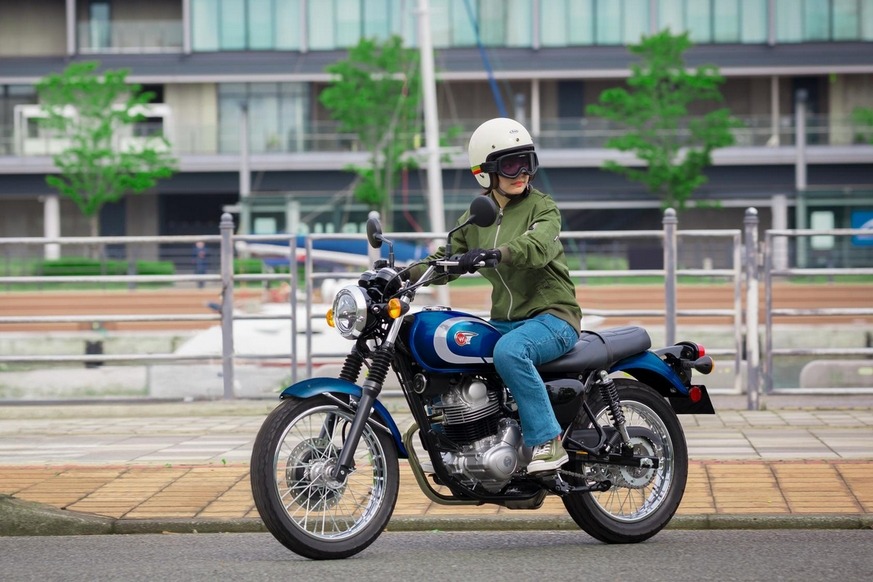 Kawasaki W230 motocykl klasyczny retro vintage A2