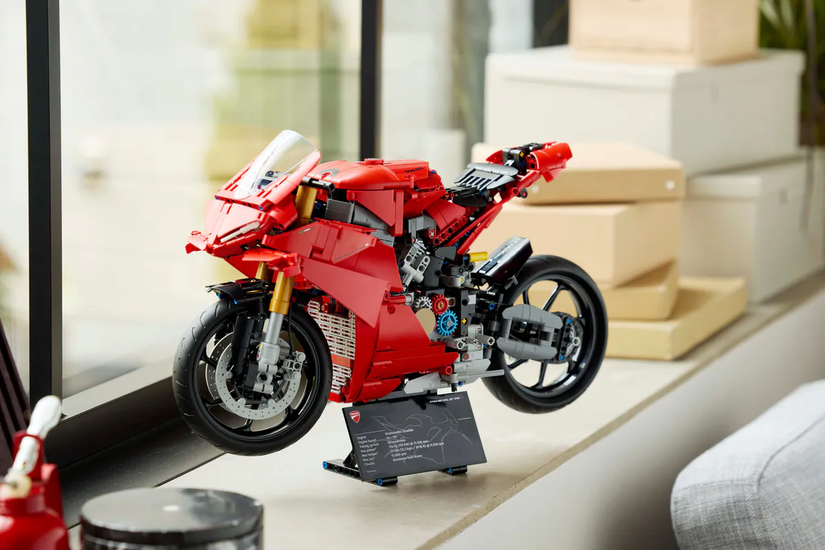 Lego Ducati Panigale V4 S 3