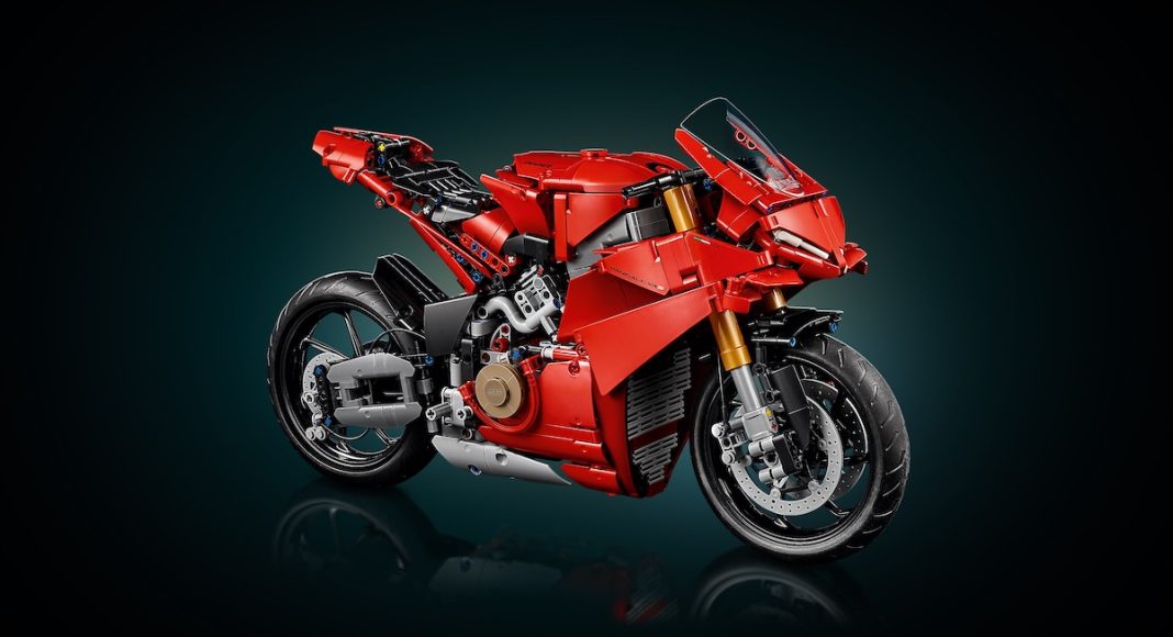 Lego Ducati Panigale V4 S 4