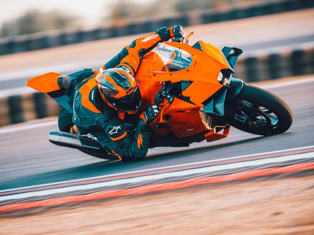 MY25 KTM 990 RC R MY25 KTM 990 RC R