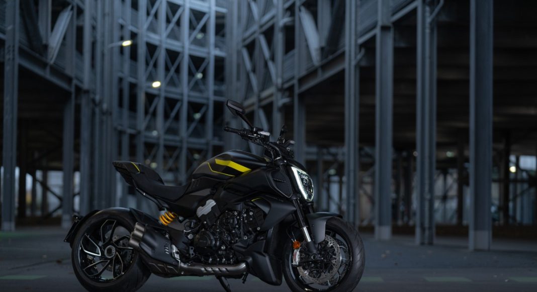 Ducati Diavel V4 Black Roadster Livery 1