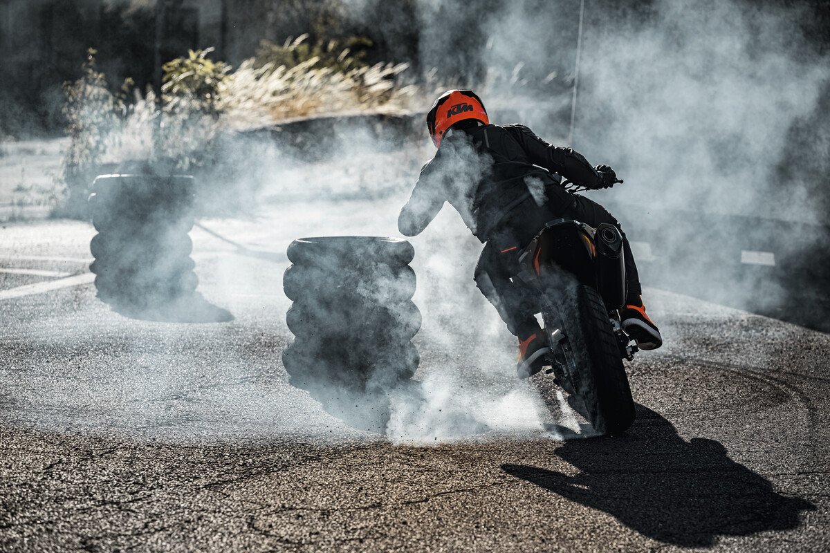 2025 KTM 790 DUKE 1
