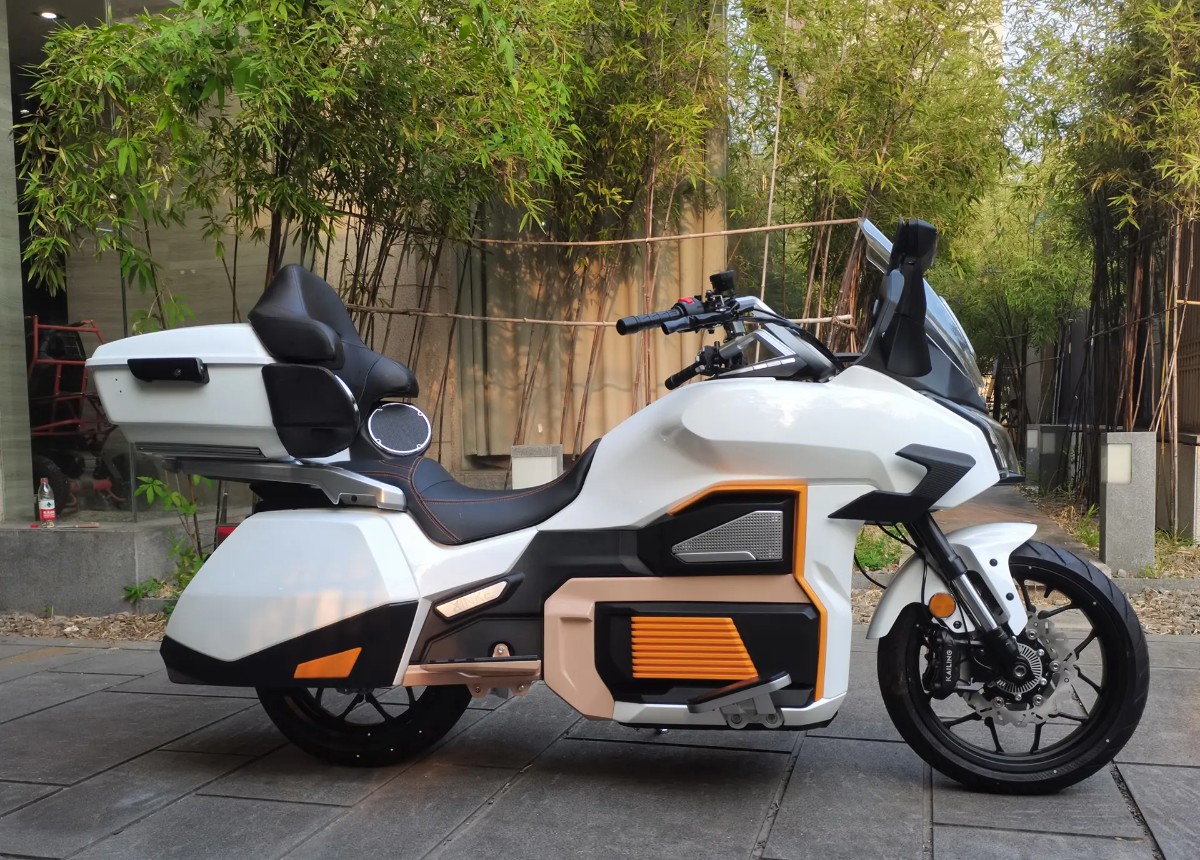 Siekon Cruise Prince chinski elektryczny turystyk cruiser 1