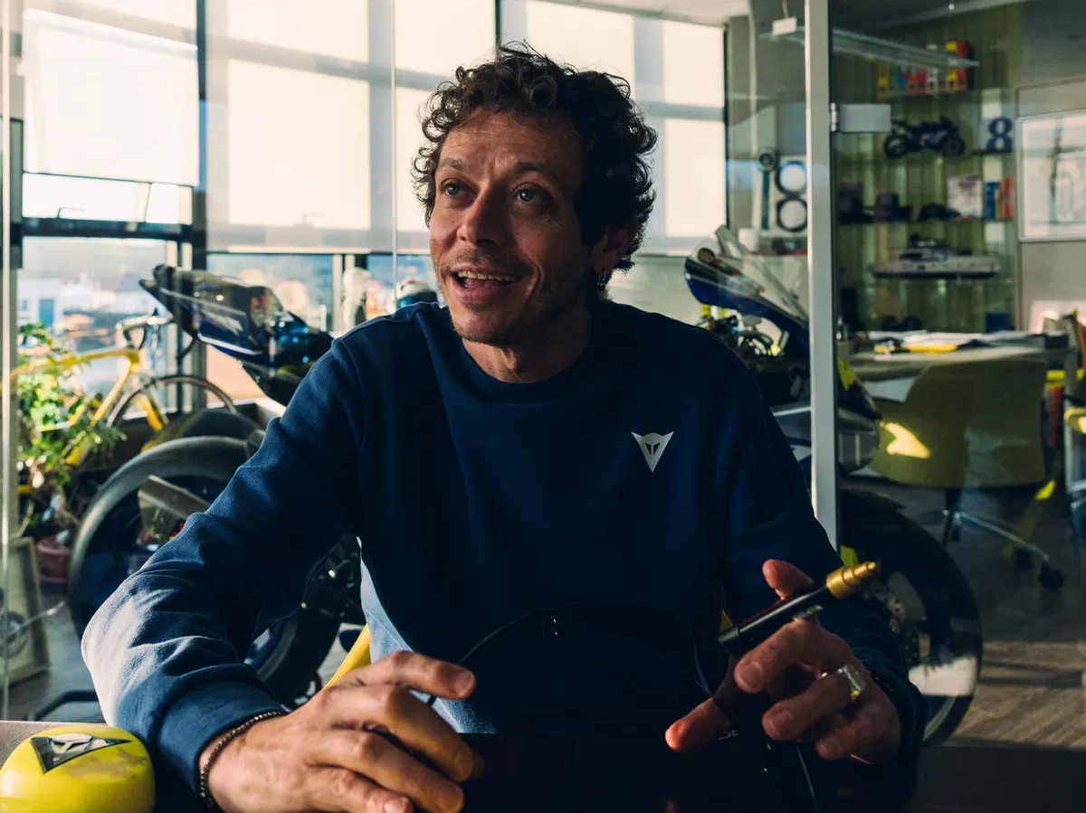 Valentino Rossi 46 urodzinowy zestaw Dainese AGV 2 Valentino Rossi 46 urodzinowy zestaw Dainese AGV 2