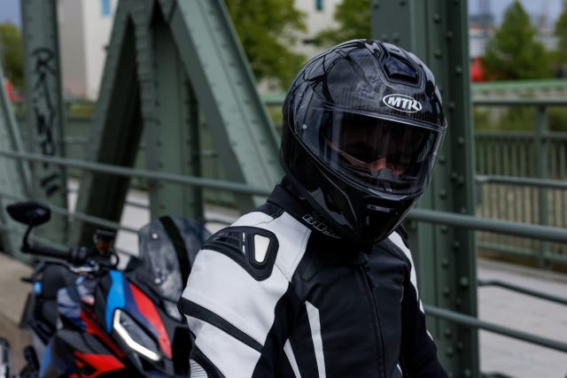 ARG 215648 MTR S 15 Helm AprilShoot24 01 07