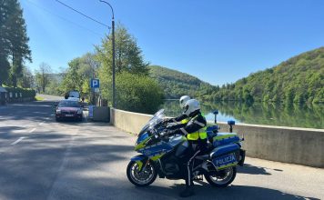 Tydzień wzmożonych kontroli prędkości w całej Europie. Kiedy w Polsce? policja patrol motocykl bmw r 1250 rt KPP Lesko1