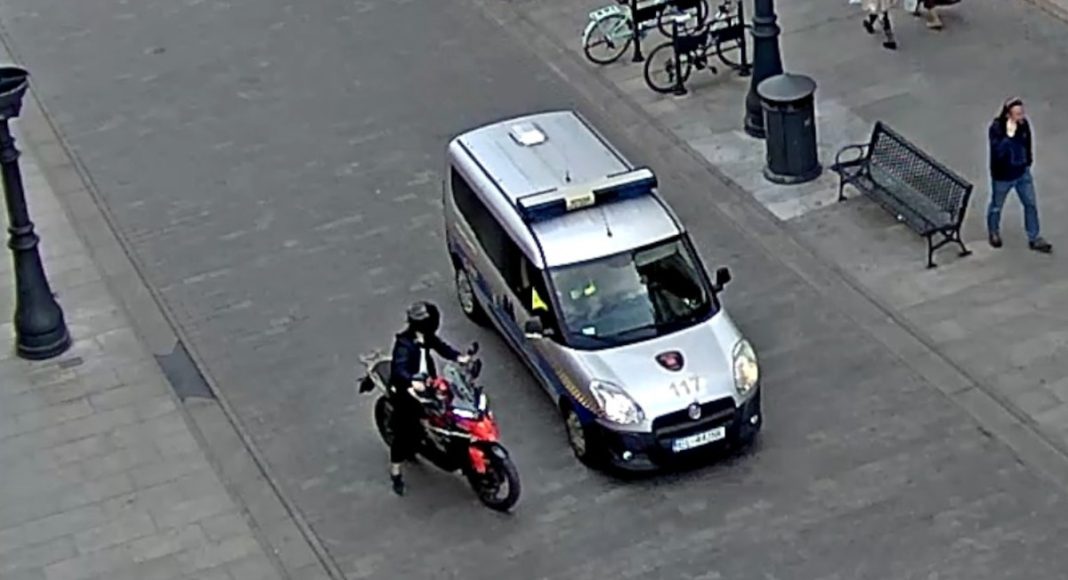 Straz Miejska Lodz Piotrkowska motocyklista bez uprawnien tytulowe