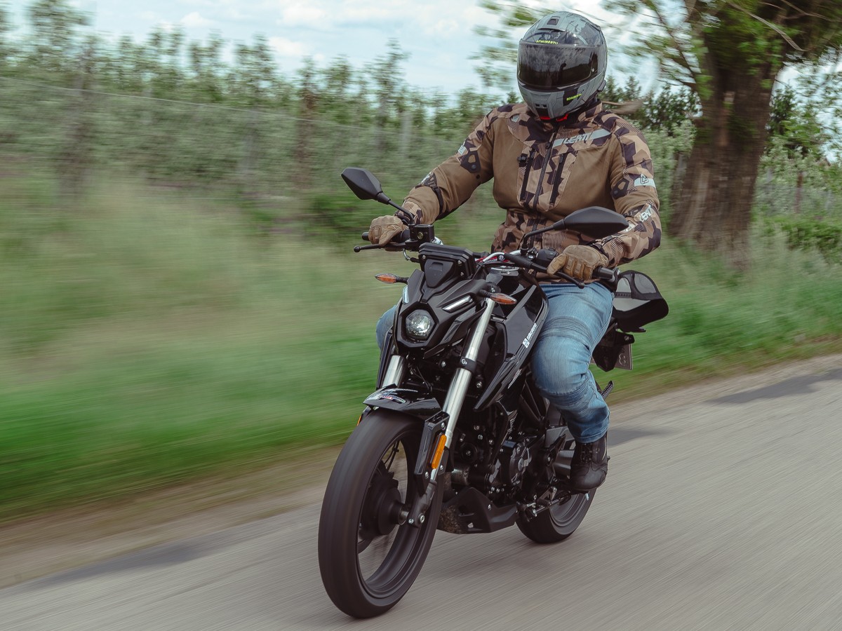 Voge 125R 3