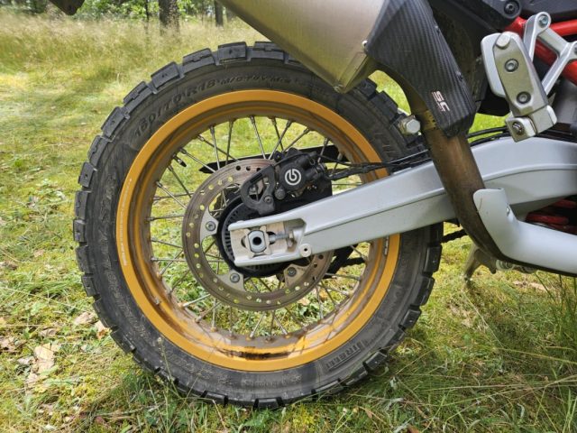 Aprilia Tuareg 660 Rally 2025 nowość test dane techniczne wady zalety por&oacute;wnanie 19