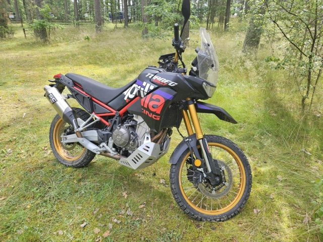 Aprilia Tuareg 660 Rally 2025 nowość test dane techniczne wady zalety por&oacute;wnanie 21