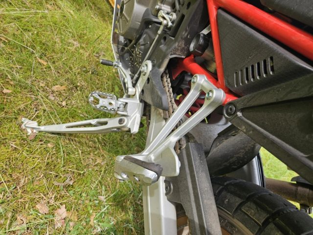 Aprilia Tuareg 660 Rally 2025 nowość test dane techniczne wady zalety por&oacute;wnanie 4