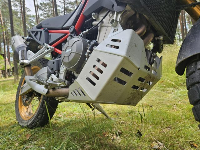 Aprilia Tuareg 660 Rally 2025 nowość test dane techniczne wady zalety por&oacute;wnanie 6