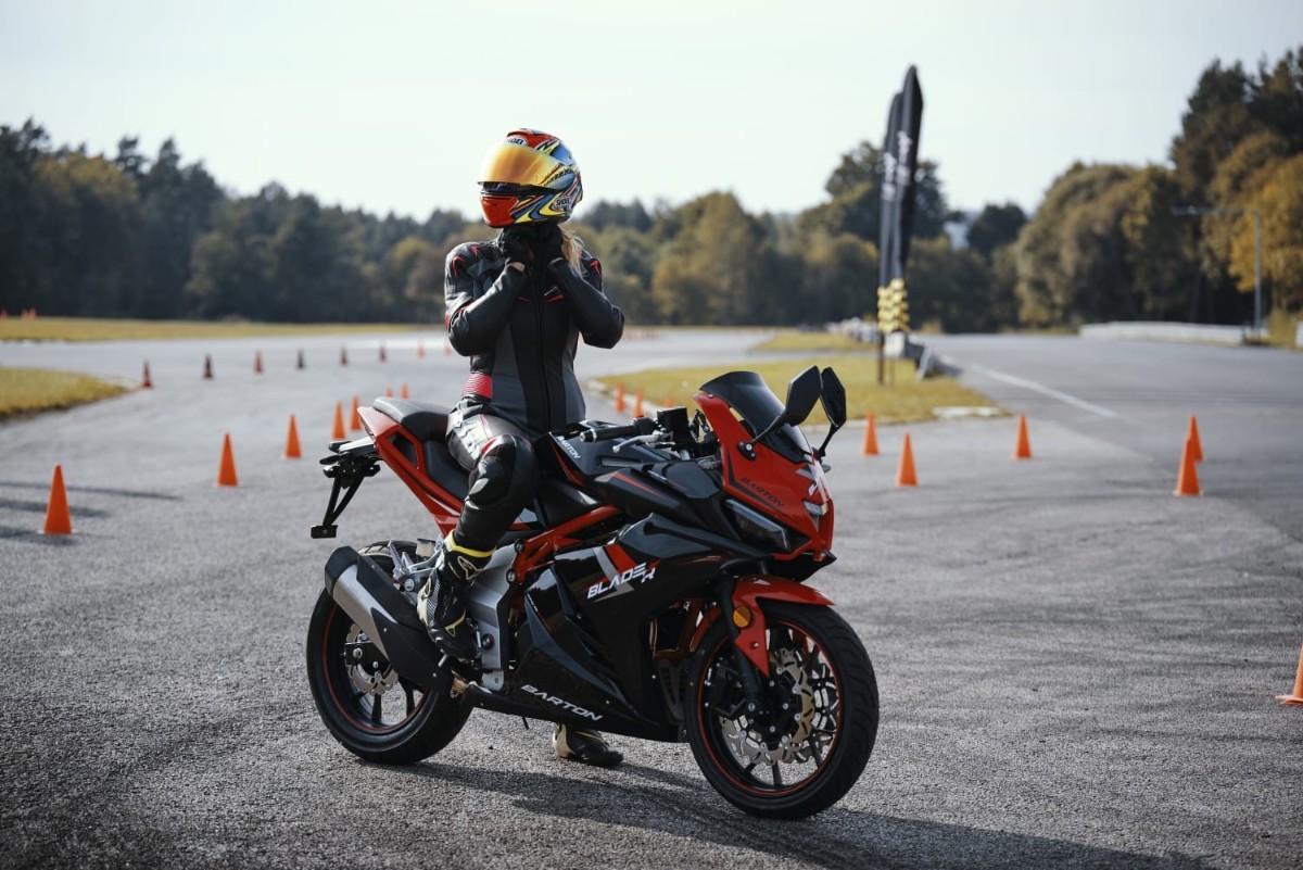 Barton Blade R 125