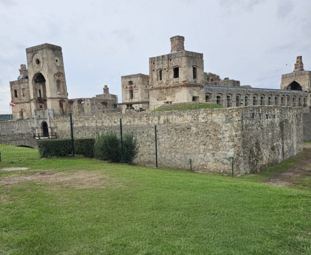 zamek krzyżtopór