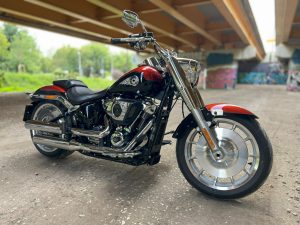 Harley avidson Fat Boy 2025 dane techniczne test wrażenia z jazdy opinia wady zalety 4 Harley avidson Fat Boy 2025 dane techniczne test wrażenia z jazdy opinia wady zalety 4