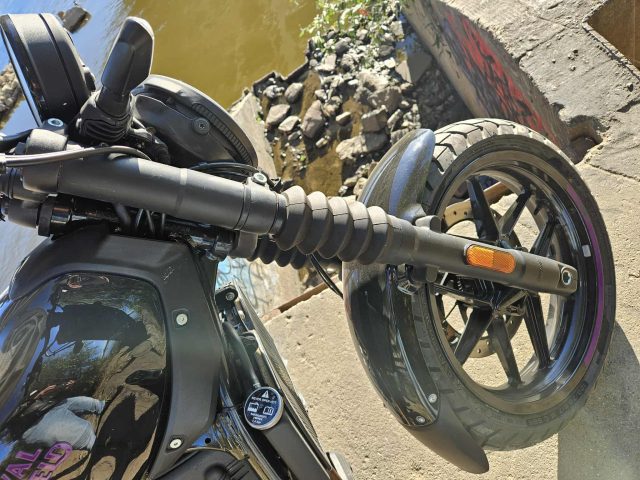 Royal Enfield Guerrilla 450 test opinia dane techniczne cena 10