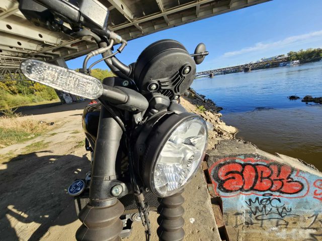 Royal Enfield Guerrilla 450 test opinia dane techniczne cena 11