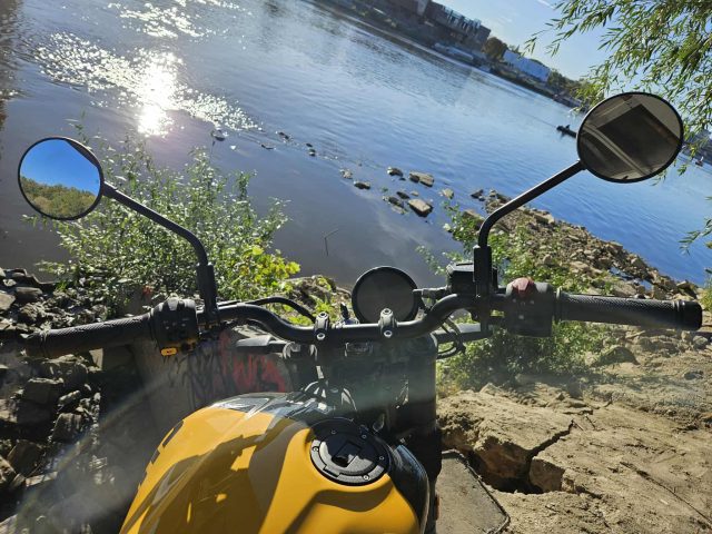 Royal Enfield Guerrilla 450 test opinia dane techniczne cena 2