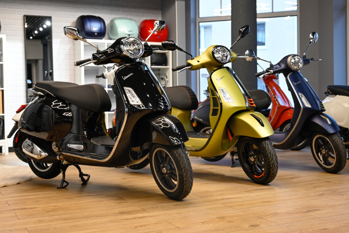 Salon Motodream Bydgoszcz grupa piaggio otwarcie 1 Salon Motodream Bydgoszcz grupa piaggio otwarcie 1