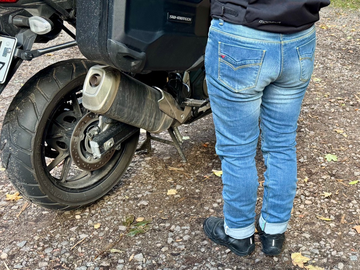 Spodnie jeansy damskie motocyklowe Mottowear Stella WMN 2025 Monika 11 Spodnie jeansy damskie motocyklowe Mottowear Stella WMN 2025 Monika 11 1
