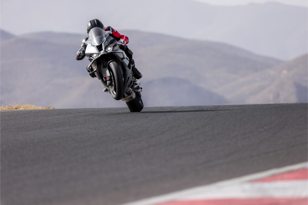 BMW S 1000 RR 2025 4 BMW S 1000 RR 2025 4