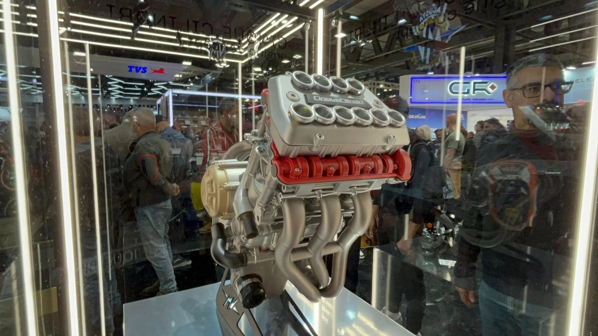 MV Agusta silnik piec cylindrow 5 Chylo