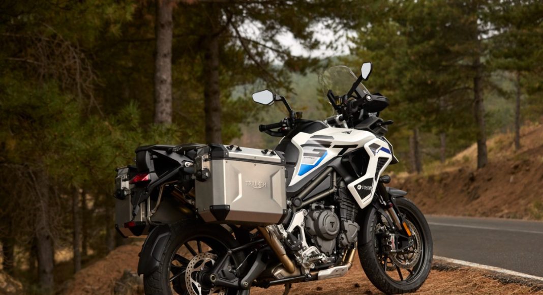 Triumph Tiger Alpine Desert 4