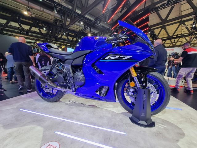 Yamaha R7