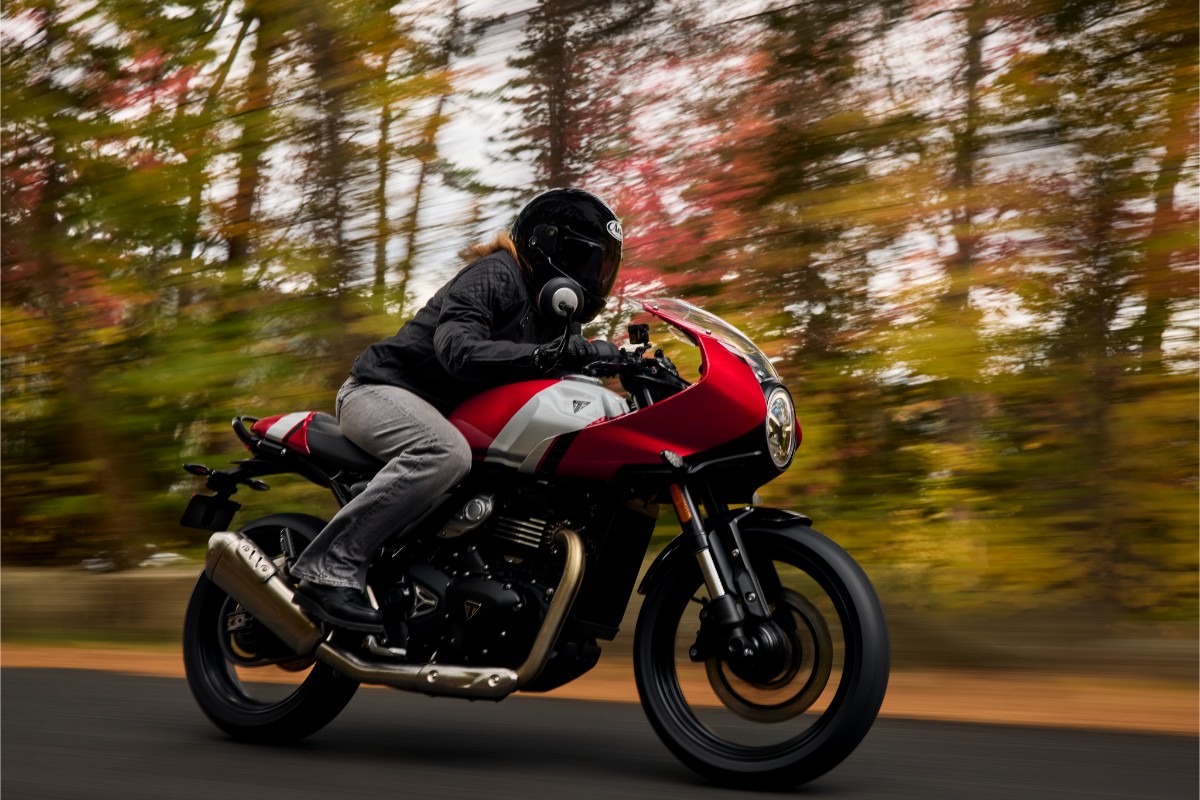 Triumph Thruxton 400 1