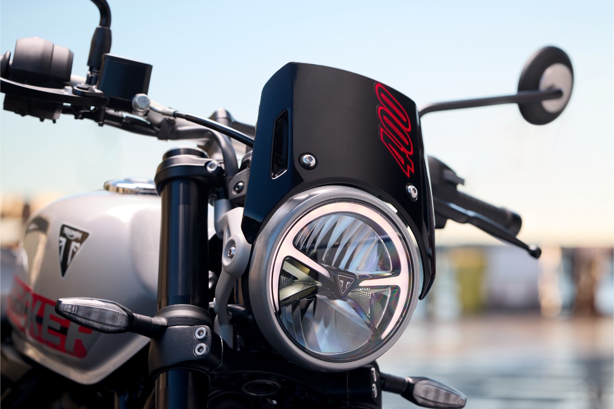 Triumph Tracker 400 2