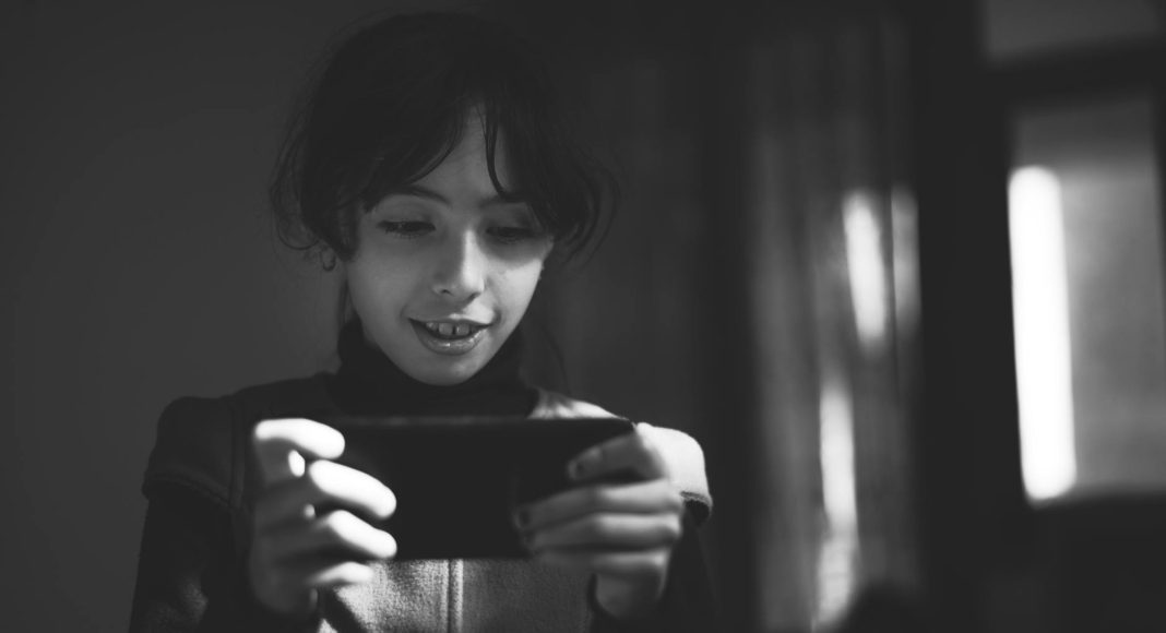 jak kontrolowac dziecko telefon siec