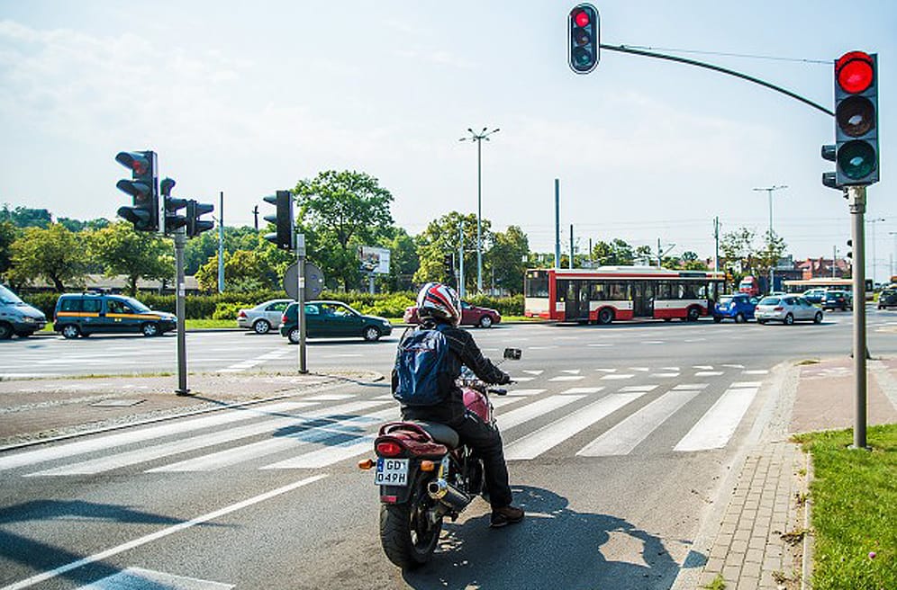 swiatla sygnalizator skrzyzowanie